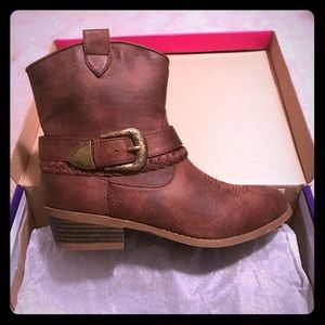 NWT, Girls Rampage Jubilee boot, size 3